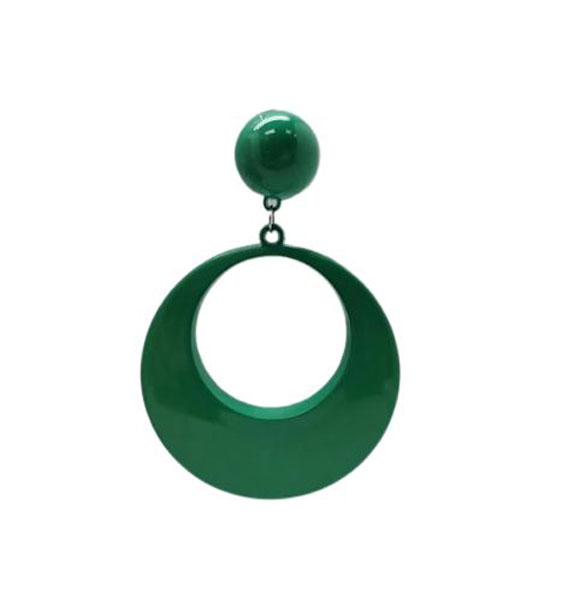 塑料弗拉门戈耳环。巨大的环状物。绿色